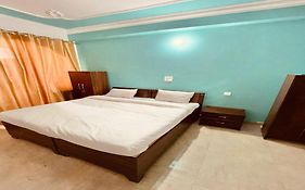 Capital O Kanha Guest House